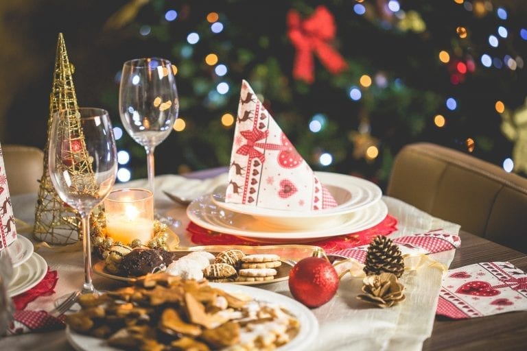 Quick and Easy Christmas Table Decor Ideas