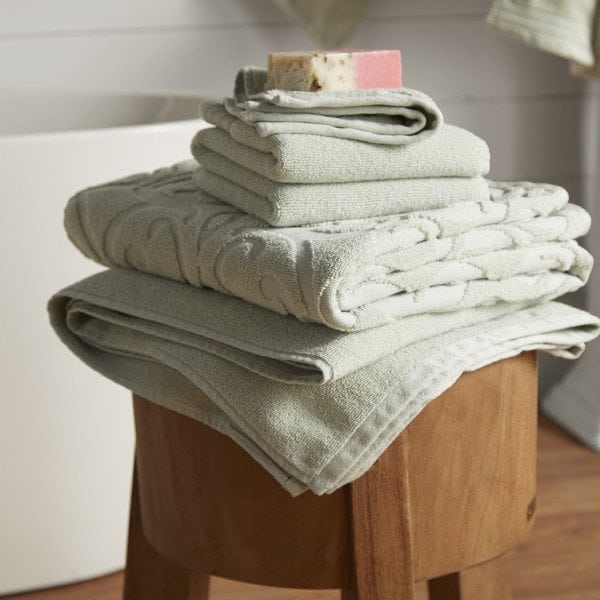 DEAL ALERT: Combed 100% Cotton 6 Piece Towel Set – 84% off!
