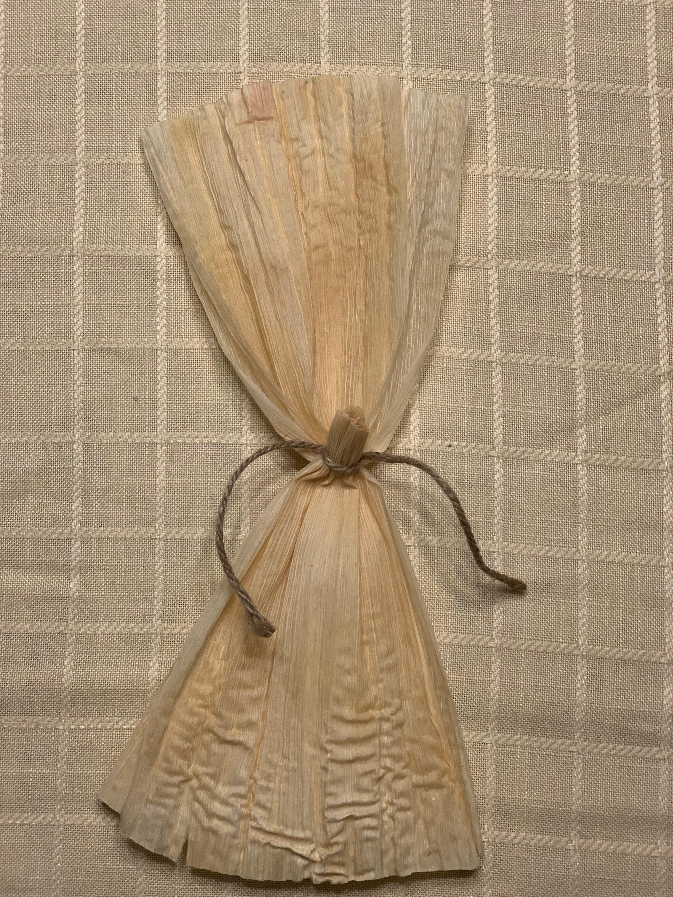 How to make corn husk dolls - Gift of Curiosity