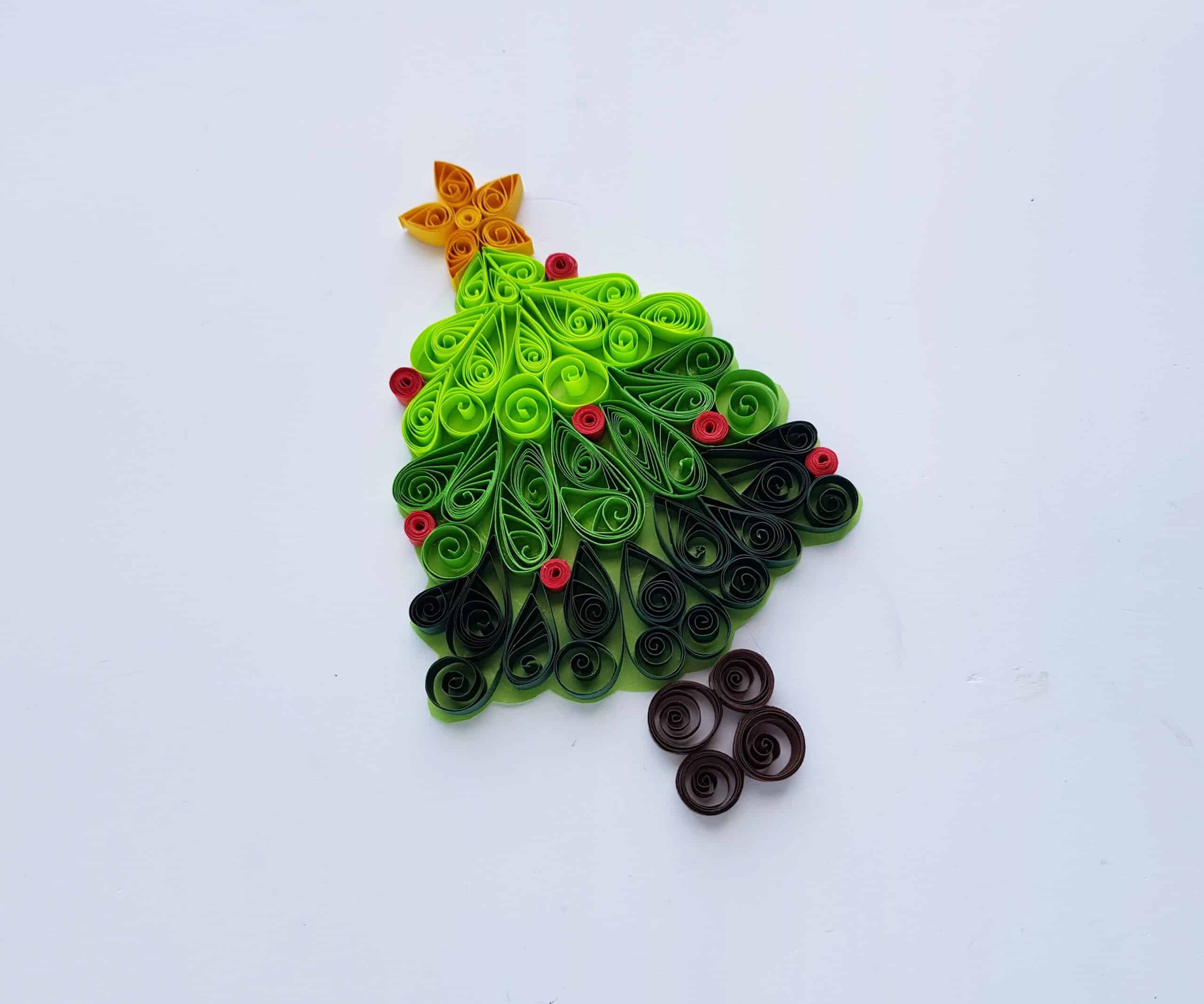 Gorgeous DIY Quilled Christmas Tree
