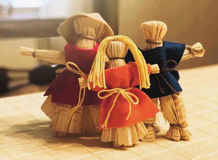How to Make Corn Husk Dolls (with Free Printable Instructions)
